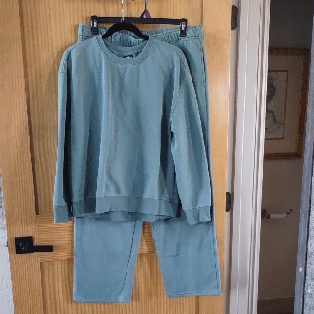 2 Pc athletic Works XL Womens Green Crew Neck,. Sweatshirt & Sweatpants.